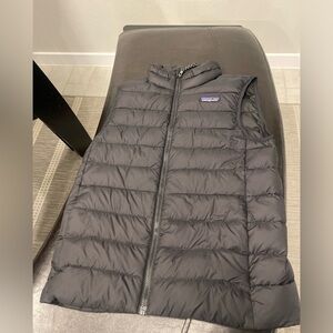 Patagonia unisex kids puffer vest Medium 10